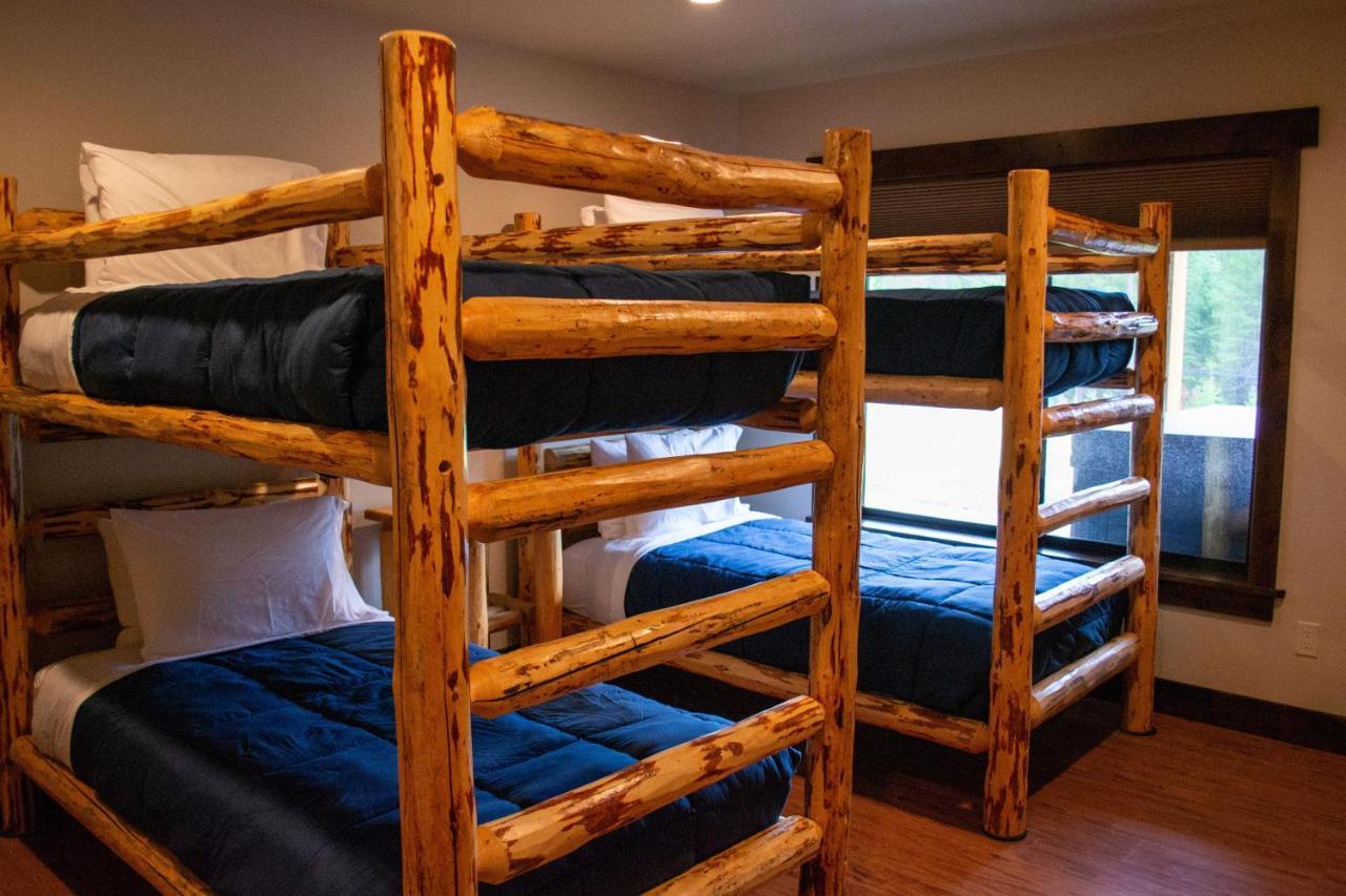 Glacier Homestead Coram エクステリア 写真