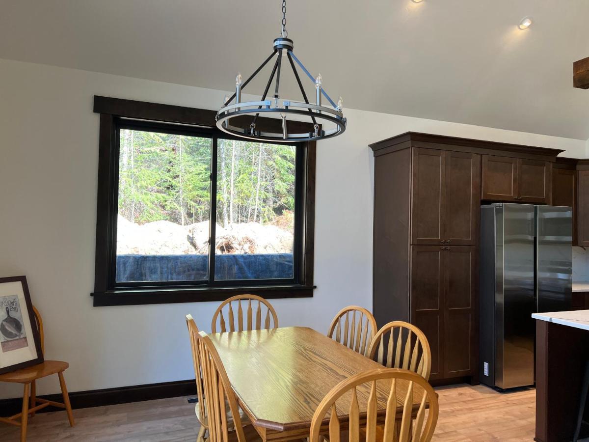 Glacier Homestead Coram エクステリア 写真