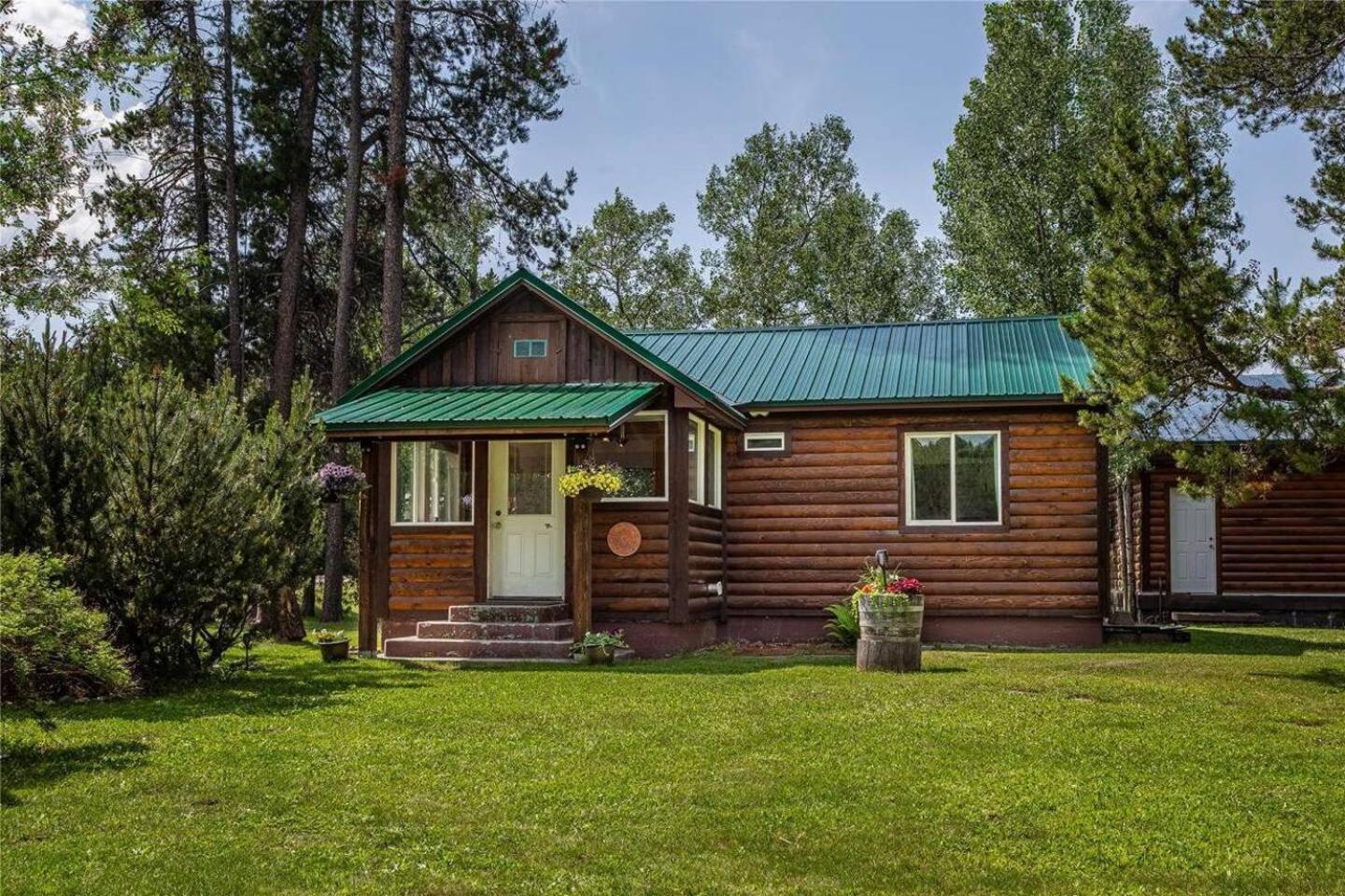 Glacier Homestead Coram エクステリア 写真