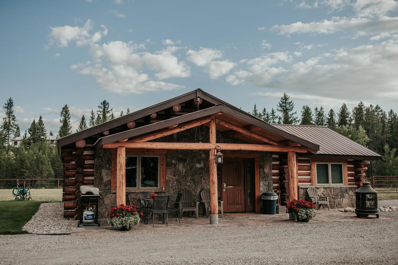 Glacier Homestead Coram エクステリア 写真