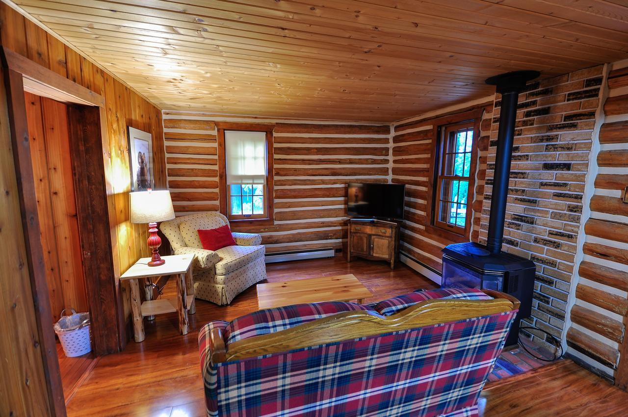 Glacier Homestead Coram エクステリア 写真