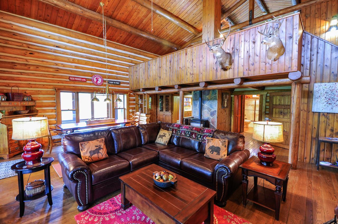 Glacier Homestead Coram エクステリア 写真