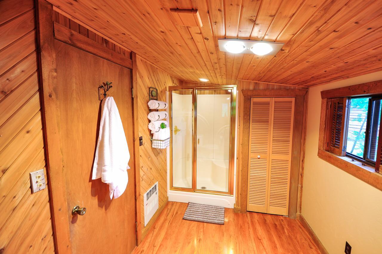 Glacier Homestead Coram エクステリア 写真