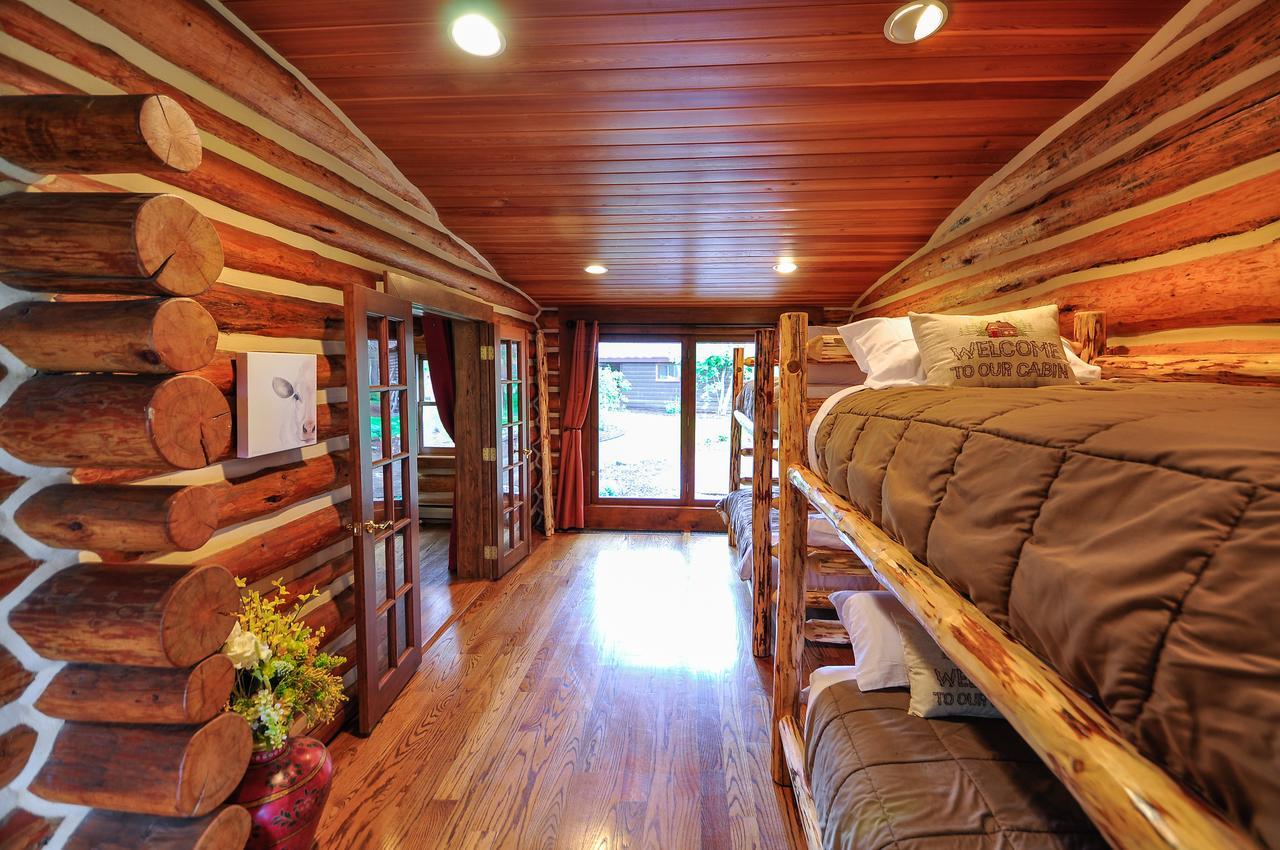 Glacier Homestead Coram エクステリア 写真