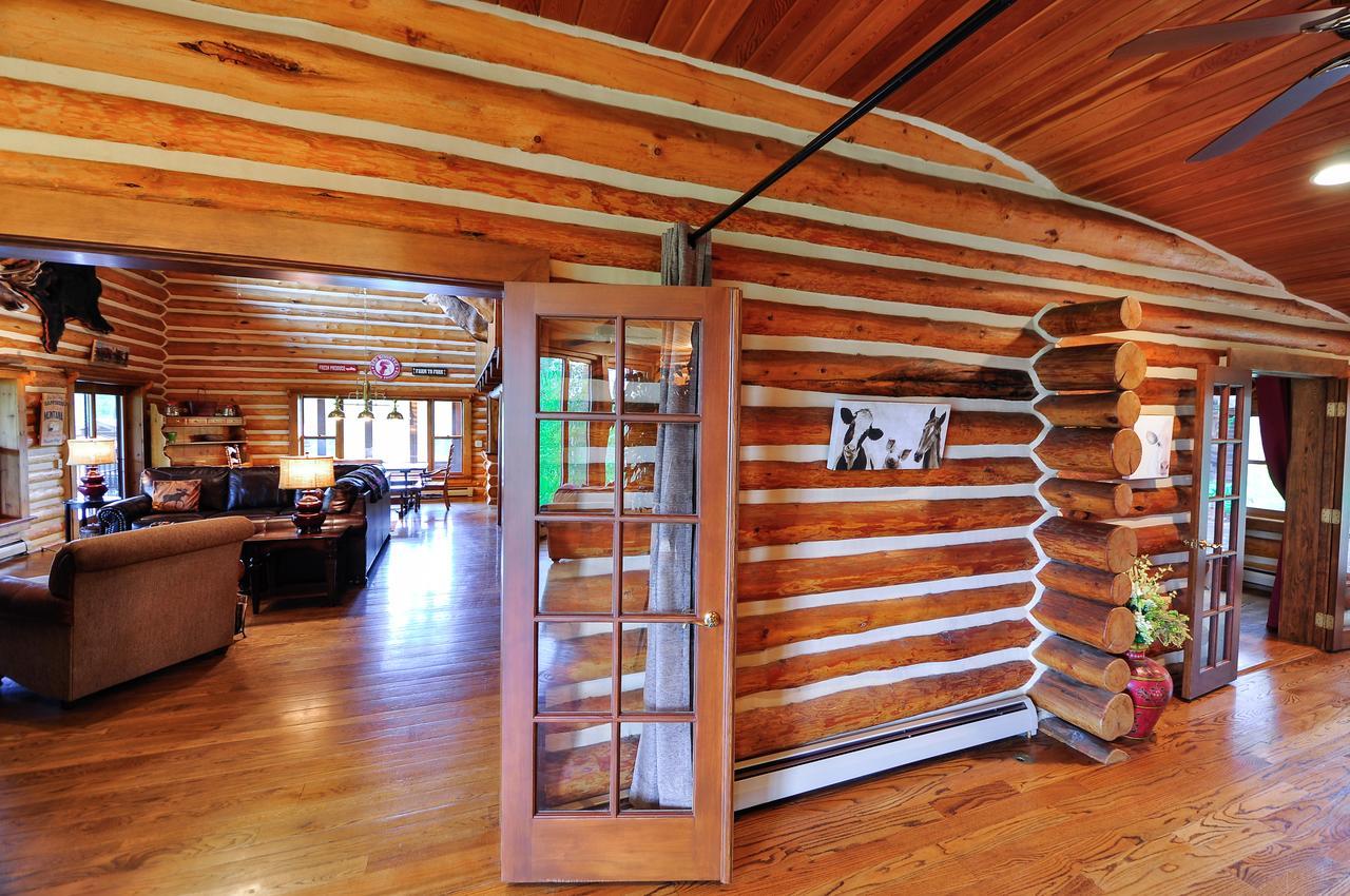 Glacier Homestead Coram エクステリア 写真